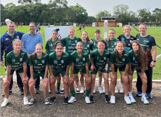 Equipe de Chapecó campeã da competição (Foto: Fesporte)