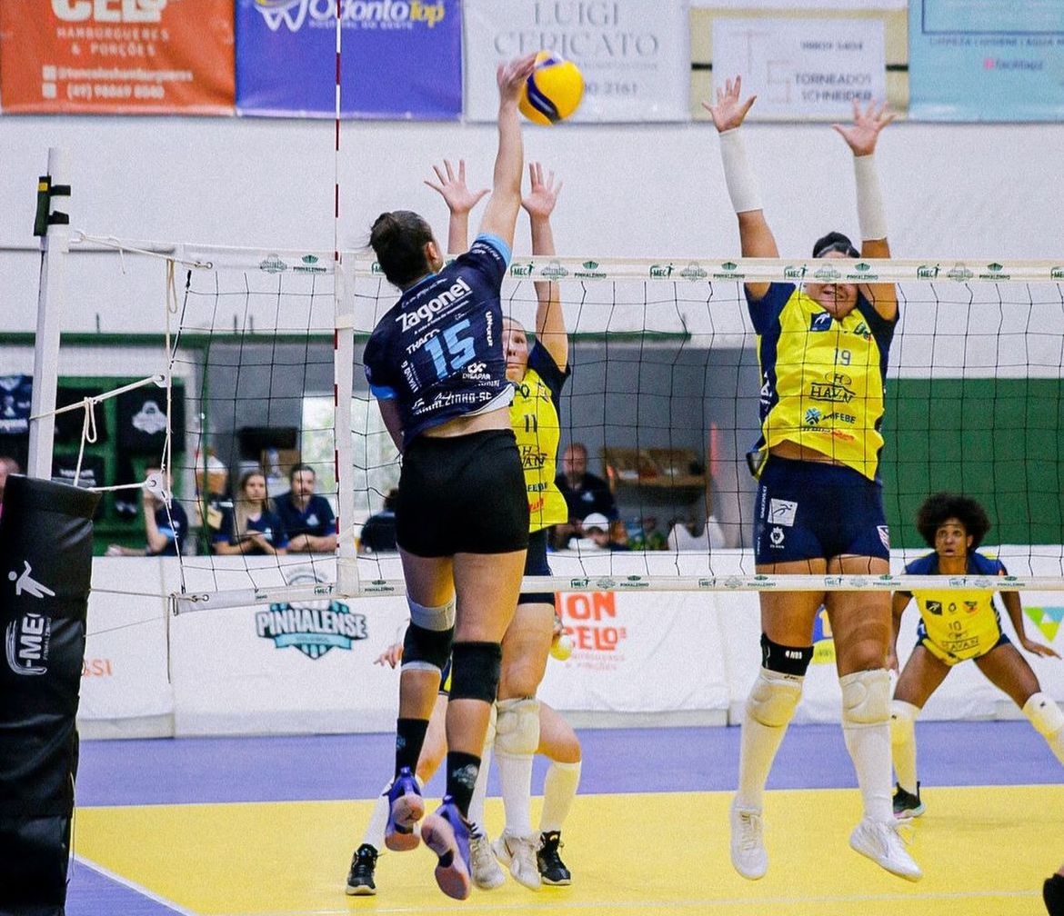 Pinhalense Voleibol vence Brusque por 3 sets a 1