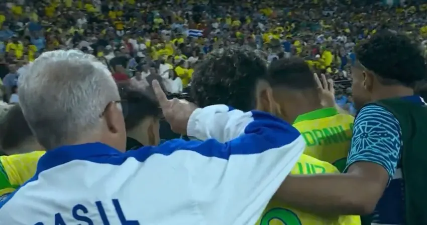 Dorival Jr não conseguiu nem entrar na roda dos jogadores antes dos pênaltis (Foto: Reprodução/Globo)