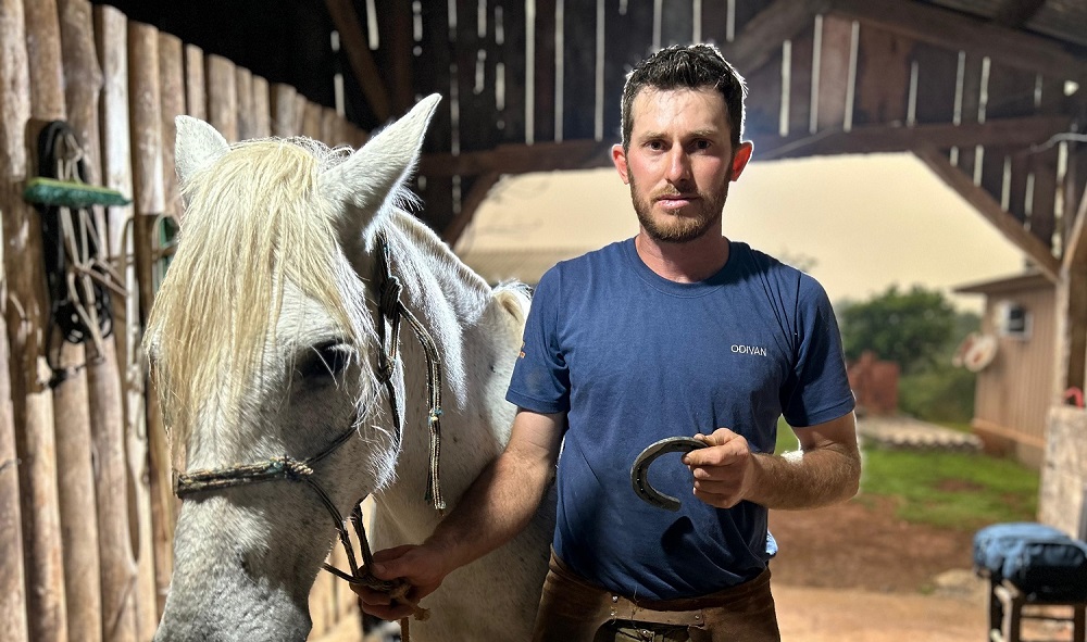 Odivan tem cuidado e dedicação com animais (Foto: Renan Ribeiro)