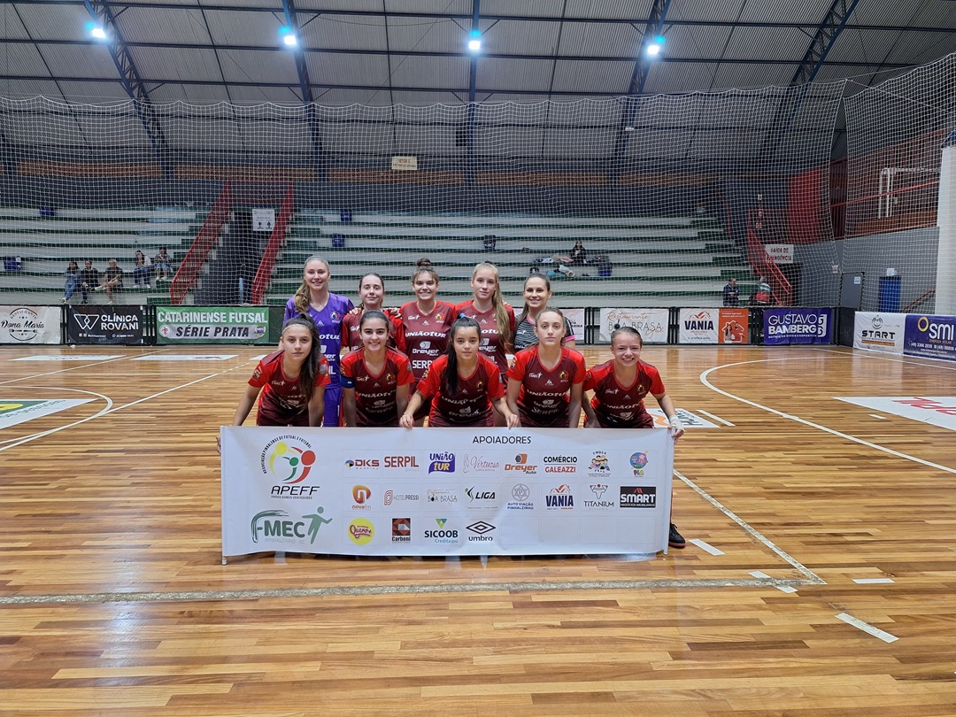 Time feminino de Pinhalzinho é representado pela Apeff (Foto: Divulgação)