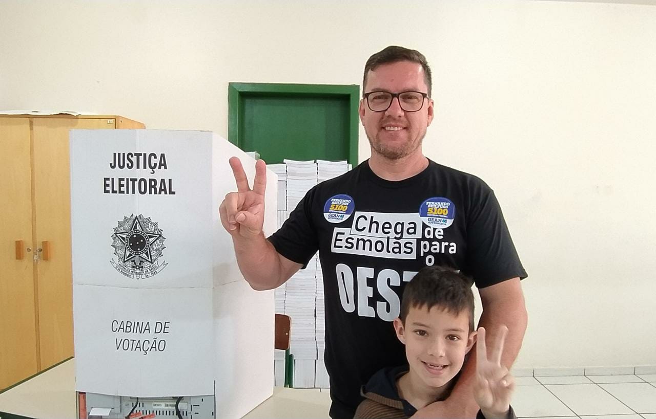  Candidato Fernando Beilfuss vota em Pinhalzinho