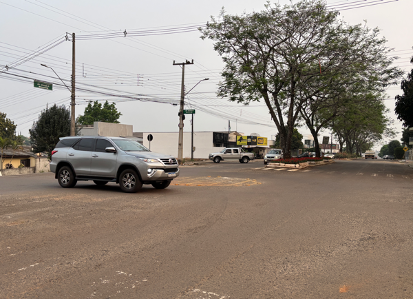 Rótulas controlam o trânsito (Foto: Henrique Paulo Koch)