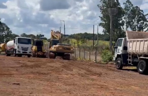 Servidores em férias e máquinas no conserto; prefeito pede paciência á população