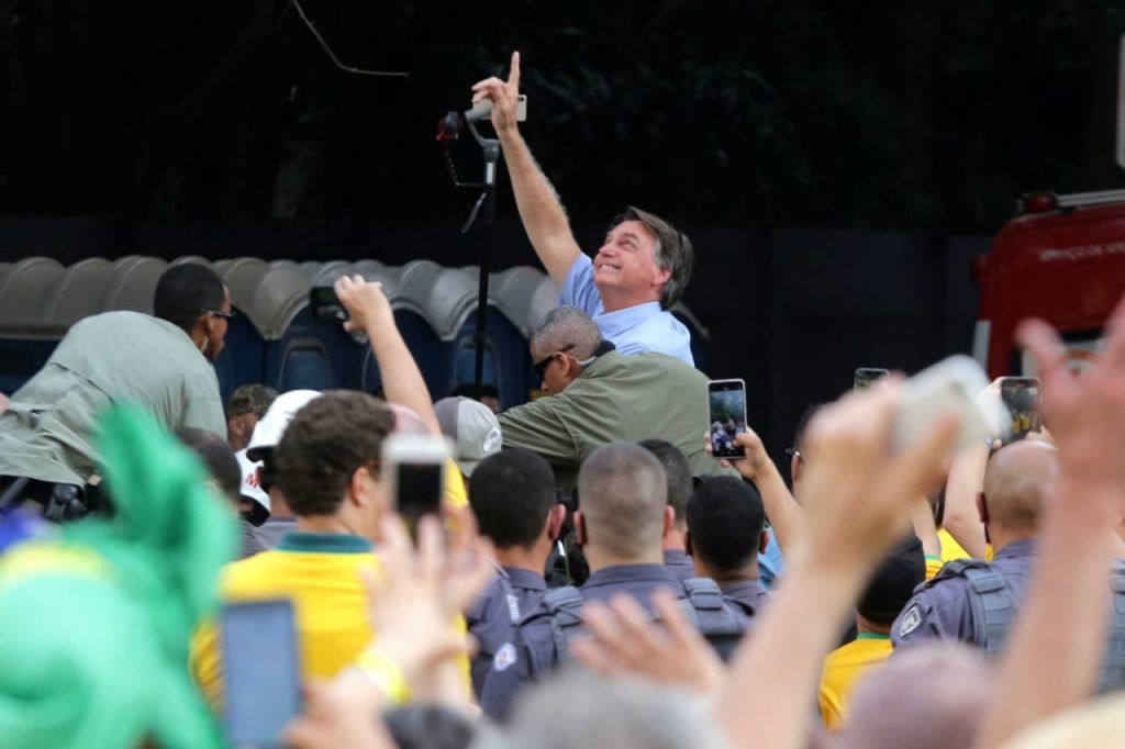 Simpatizantes apoiam manifestação de Bolsonaro
