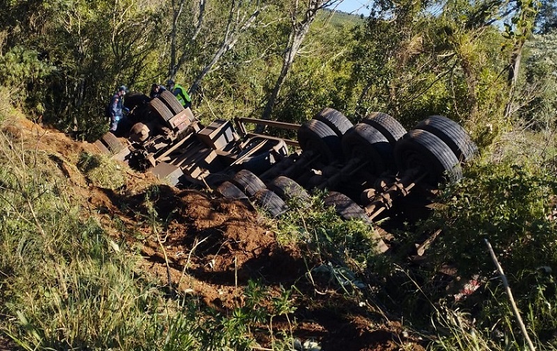 Caminhoneiro Capota Scania No Primeiro Dia De Trabalho Da Semana