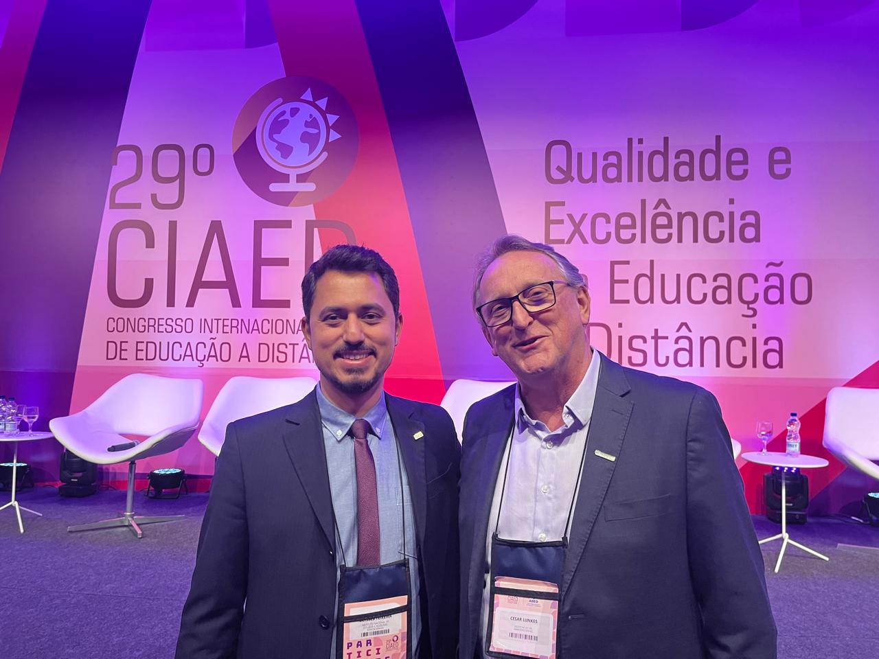 Presidente da AMPESC, Cesar Lunkes com o diretor de avaliação da Educação Superior INEP,  Ulysses Teixeira (Foto: Divulgação)