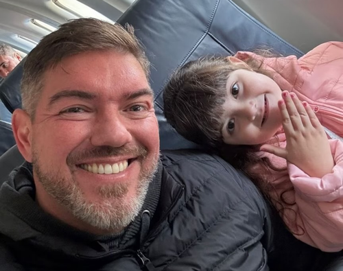 Filha e pai que iam ficar juntos estavam em aeronave