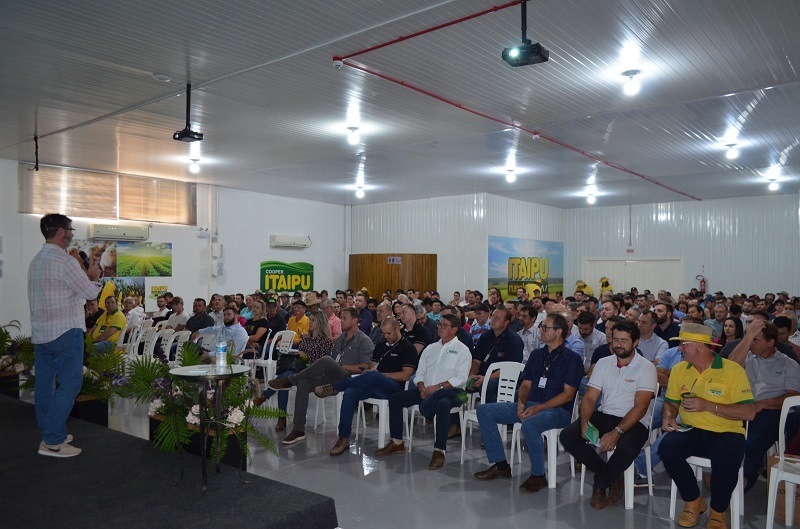 Palestra aborda técnicas para manter doenças longe das granjas de suínos 