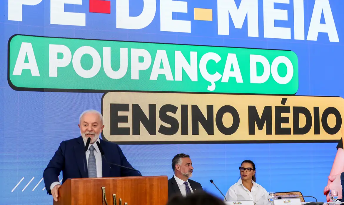 Lula explicou em coletiva de imprensa como funcionará o programa (Foto: José Cruz/Agência Brasil)