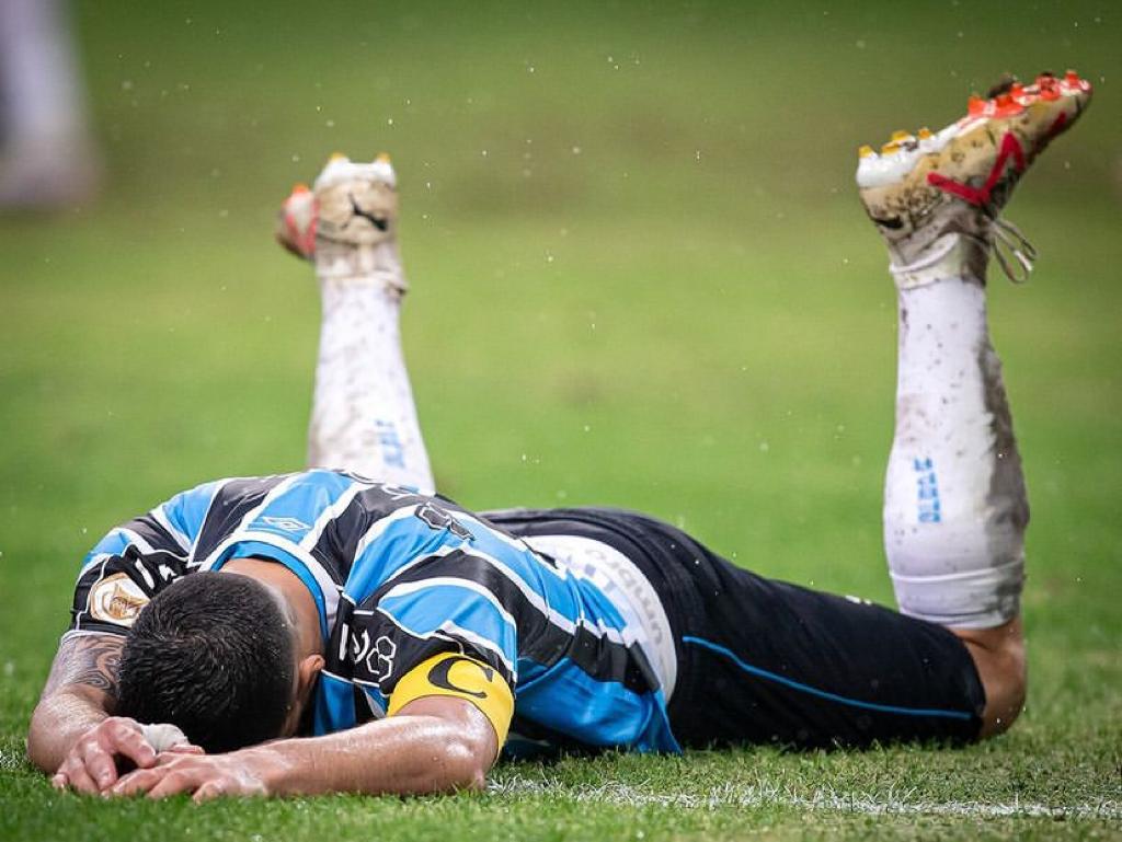 Nem Suárez foi capaz de salvar o Grêmio (Foto: Ducker)