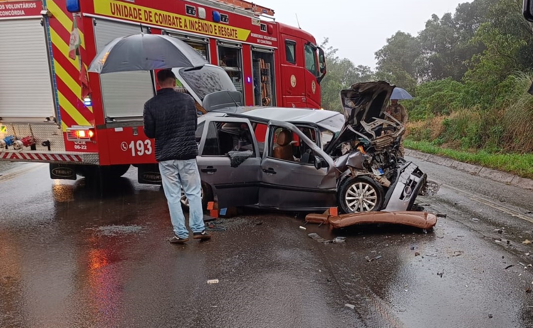 Motor de Gol "desaparece" em forte colisão 