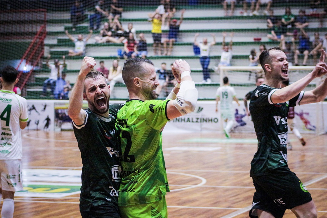 Pinhalense vem de boa vitória contra a Chapecoense Futsal (Foto: Felipe Eduardo Zamboni)