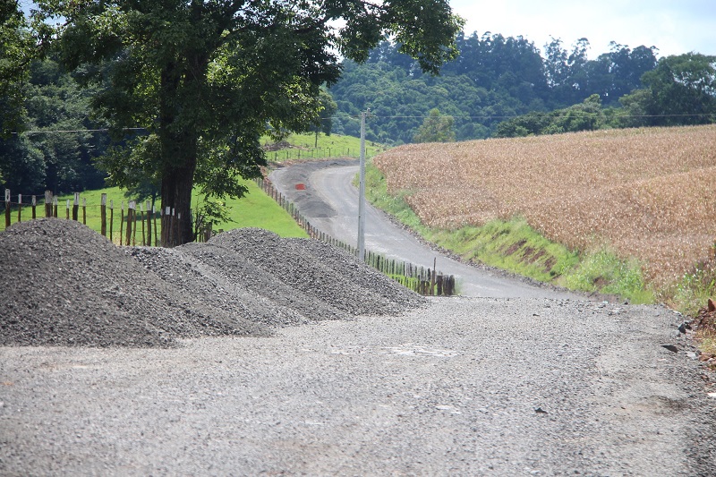 Seguem as obras de asfaltamento na Rodovia Integração  (Foto: Ascom)