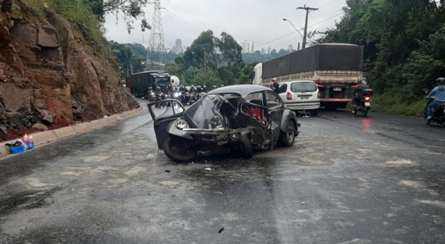 Condutores dos outros veículos não se feriram  (Foto: Francieli de Moraes / NSC)
