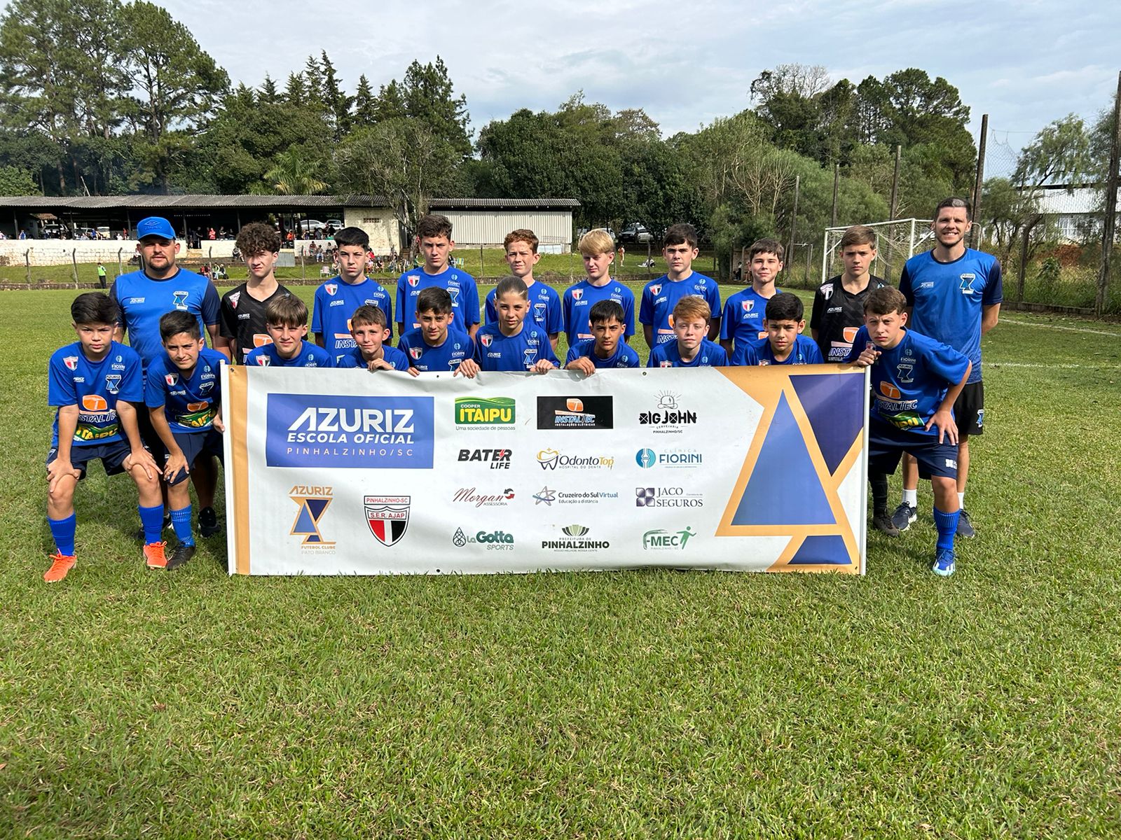 Equipe do sub 13 estrou no campeonato com uma derrota e uma vitória. (Foto: Azuris)