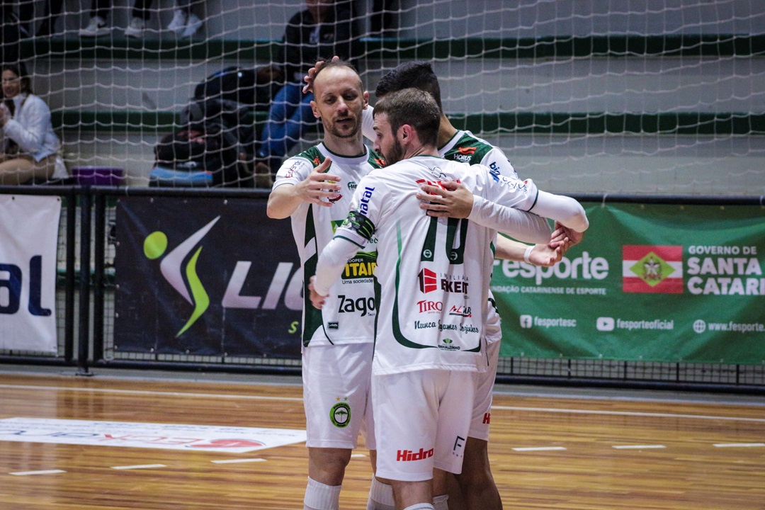 Pinhalzinho conseguiu chegar na final após vencer Tunápolis por 6 a 1 (Foto: Felipe Eduardo Zamboni)