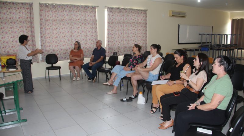  Prefeitura foi representada pelo prefeito Valmor Golo e a secretária de educação Elza Gobbi Tessaro (Foto: Ascom)