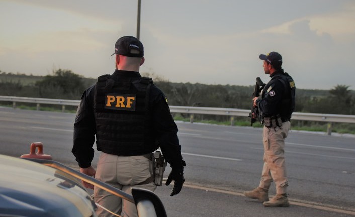 PRFs barraram carros e encontraram viajantes (Foto: Foto: Polícia Rodoviária Federal)