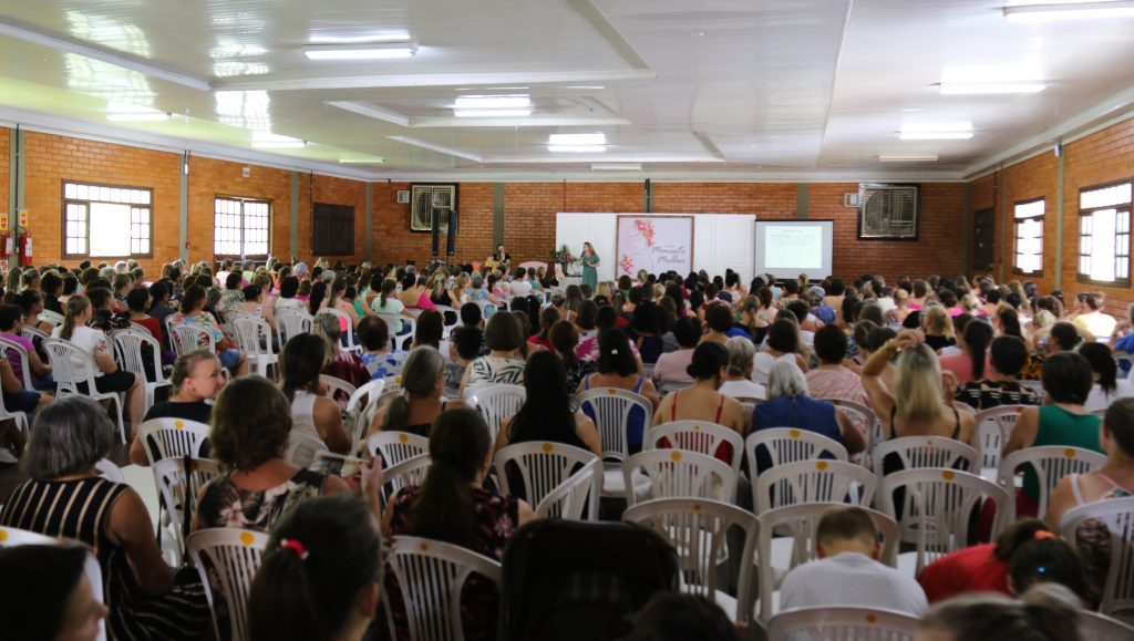 Mais de 450 mulheres participaram do evento em comemoração ao dia da mulher  (Foto: Ascom)