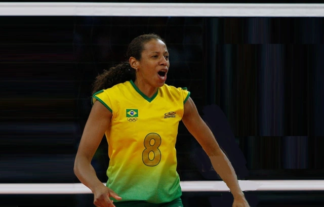 Campeã Olímpica pelo Brasil jogará hoje contra a Pinhalense/Zagonel Voleibol