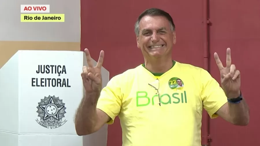 Presidente Jair Bolsonaro vota cedo no Rio de Janeiro 
