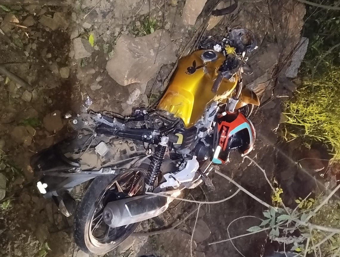 Queda de moto matou rapaz na BR-282 (Foto: Corpo de Bombeiros)