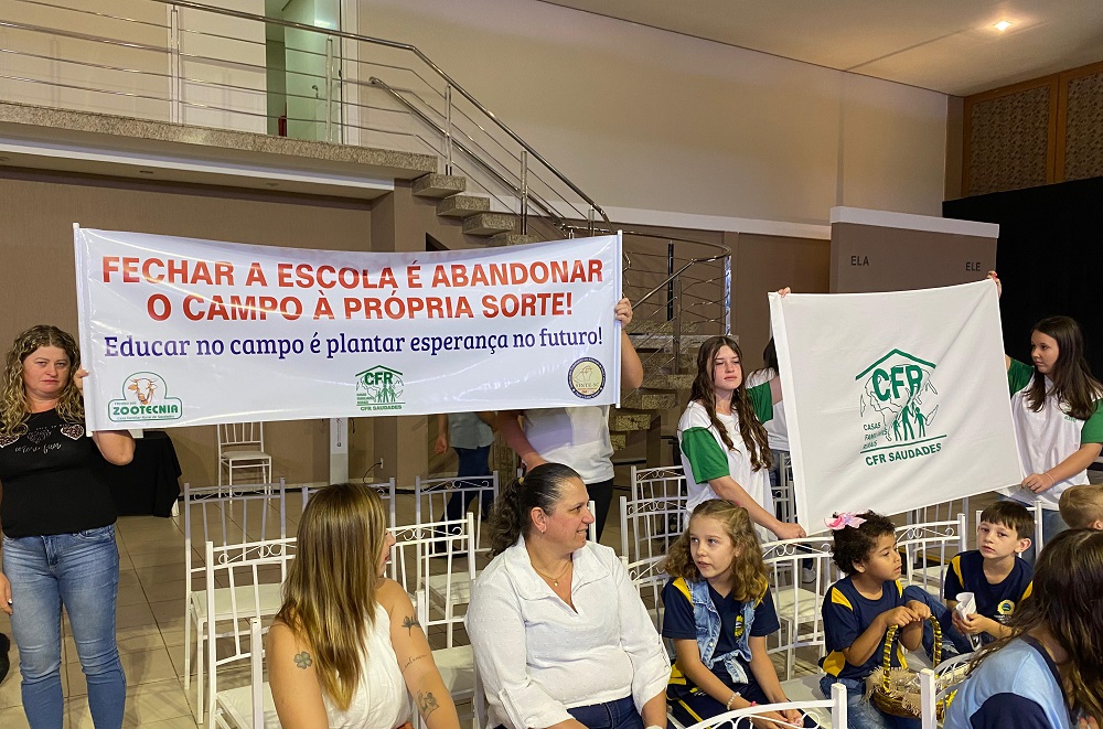 "Fechar as escolas rurais é uma atrocidade" diz Altair Silva