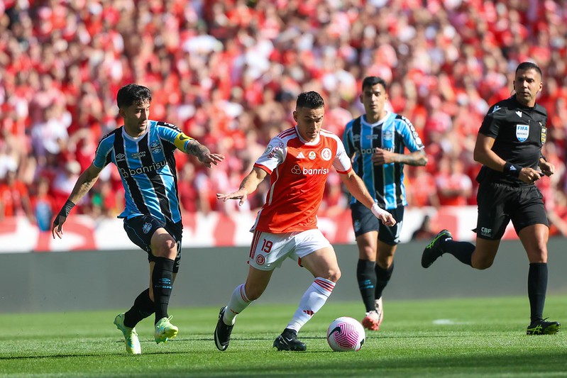 Borré marcou gol da vitória colorada (Foto: Ricardo Duarte)