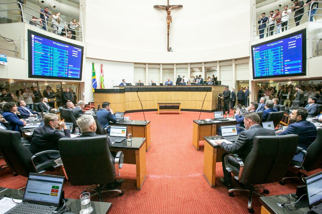 Deputados estaduais precisam votar em plenário até o dia 23 de dezembro (Foto: Rodolfo Espínola/AgênciaAL)