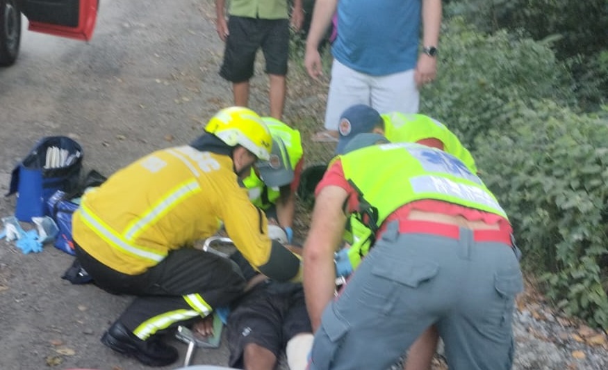 De folga, médico salva motociclista em acidente