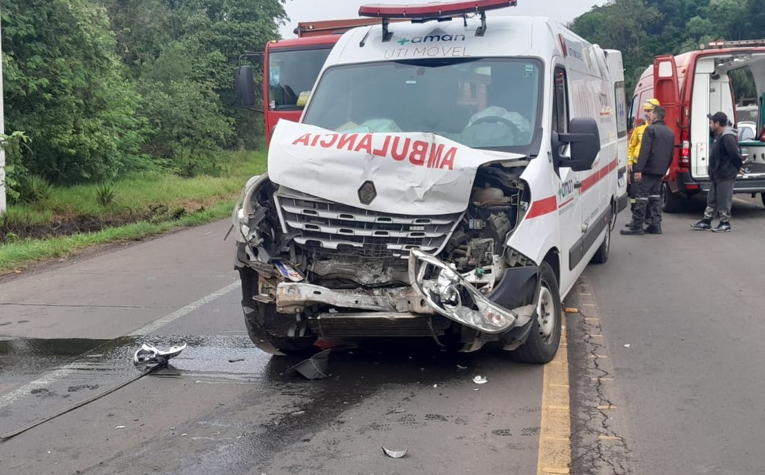 Ambulância de Descanso que levava paciente se envolve em colisão