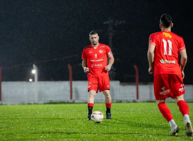 Jogador revelado pelo Inter joga campeonato no Oeste de SC