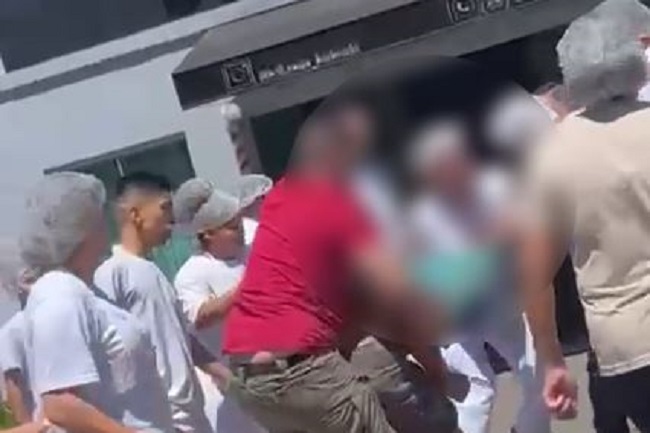 VÍDEO: Com direito a "bordoada", populares motivados prendem ladrão