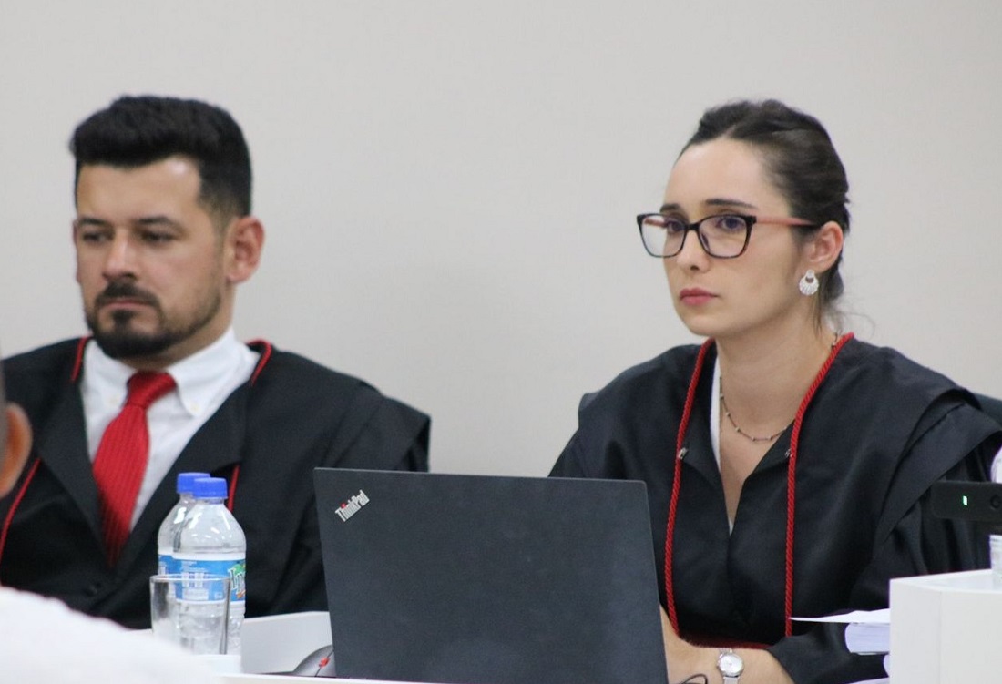 Dois promotores atuaram na sessão de julgamento (Foto: Henrique Paulo Koch)