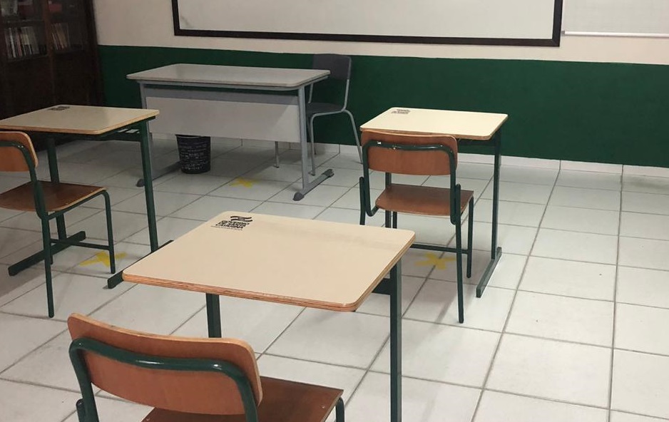 Aluno que descobriu reprovação dá facada nas costas de professor