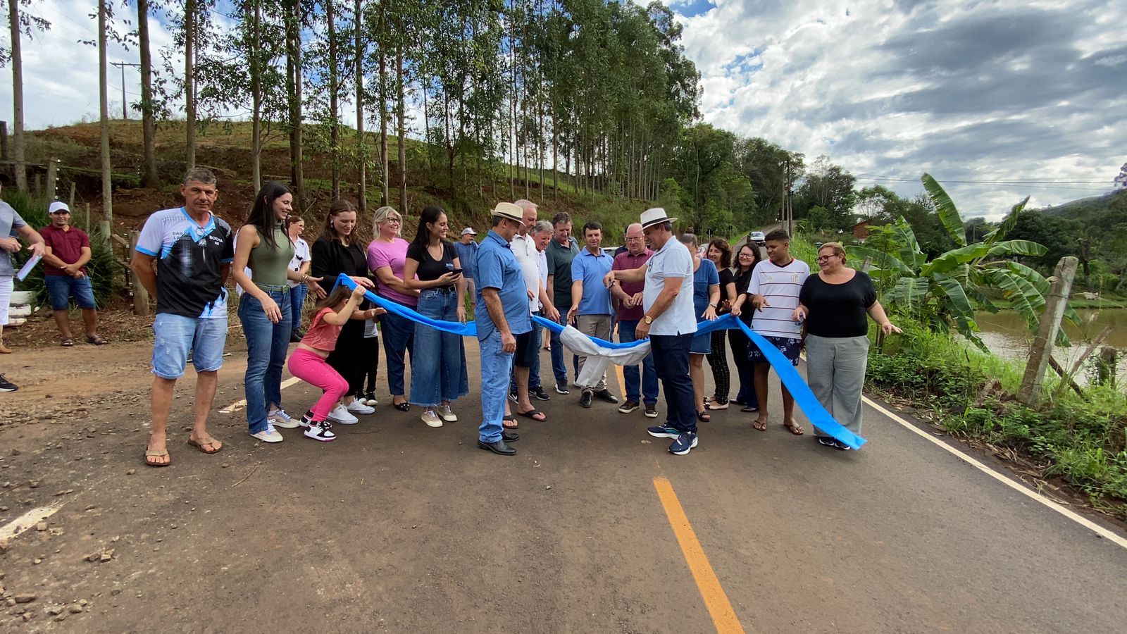 Prefeitura de Águas Frias inaugura nova estrutura de ginásio, ponte e asfalto