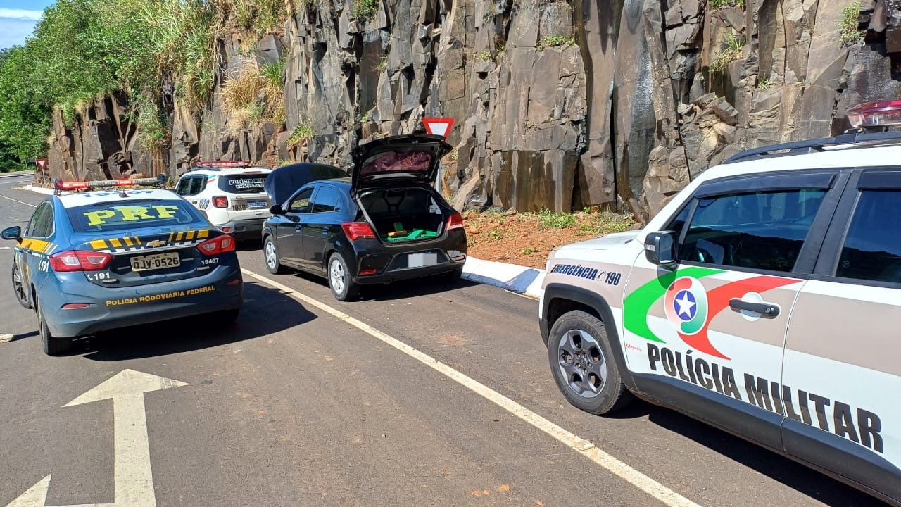 Motorista com mandado de prisão ativo é preso por transportar drogas em Caibi 