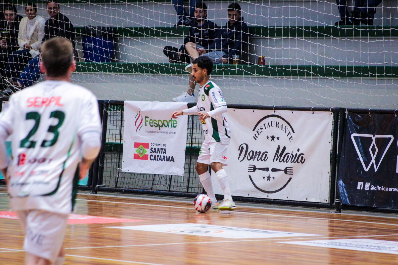 Entrada no ginásio é gratuita para quem deseja acompanhar os jogos (Foto: Felipe Eduardo Zamboni)