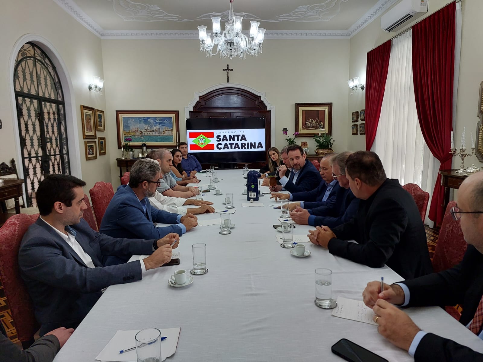 Dirigentes da AMPESC em reunião com o governador Jorginho Mello (Foto: Divulgação )