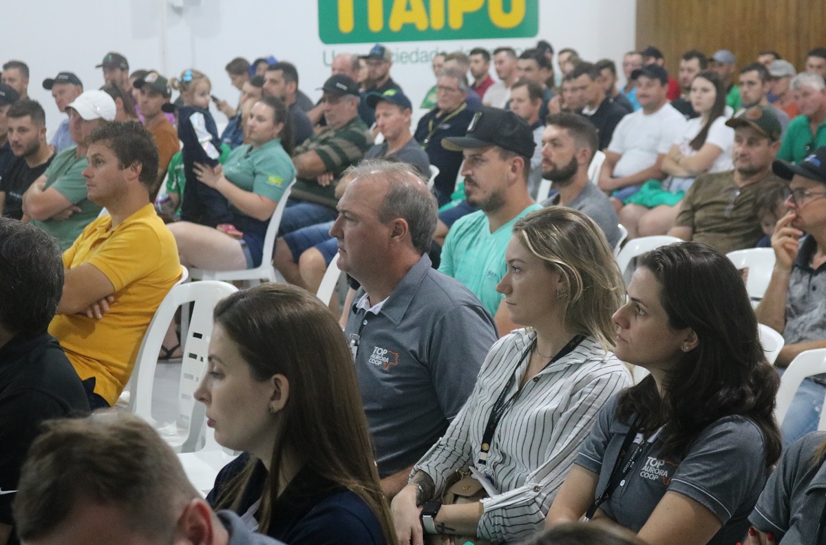 Seminário “Frango do Futuro” leva conhecimento a produtores 