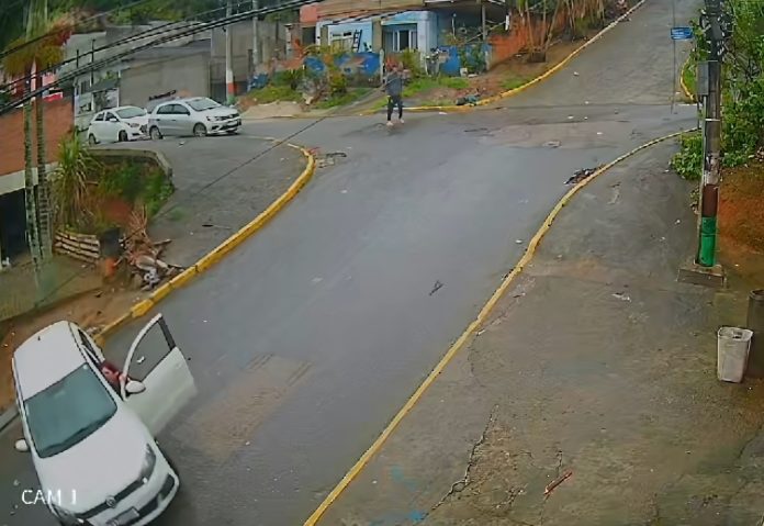 VÍDEO: Gol apaga em ladeira e "escapa" da dona em Santa Catarina