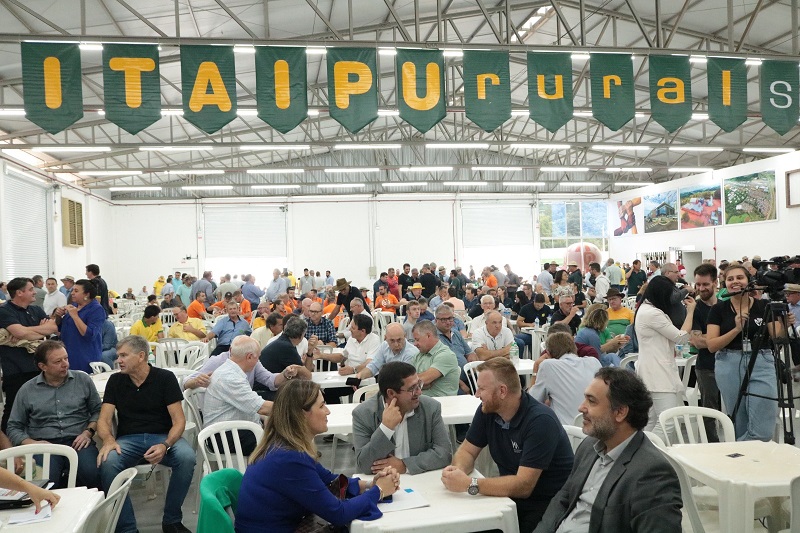 Em dois dias, mais de 2,5 mil almoços foram servidos na praça de alimentação