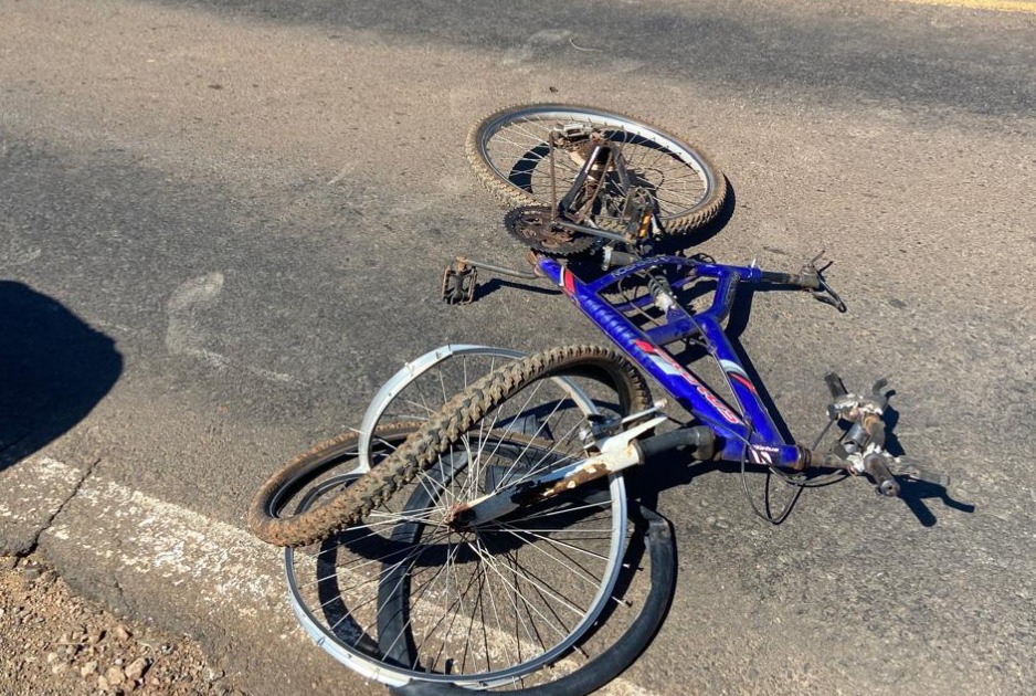 Ciclista é encaminhado para o hospital após queda em Pinhalzinho 