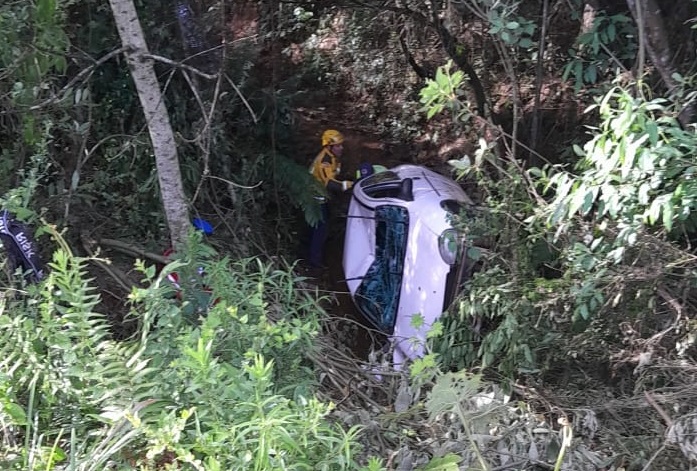 Idoso é localizado após 24 horas dentro de carro acidentado