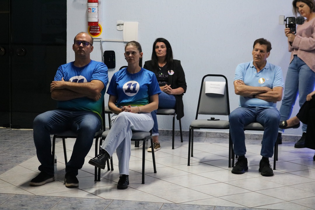 Candidatos marcaram presença no evento (Foto: Henrique Paulo Koch)