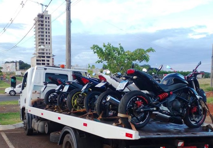 Motoqueiros barulhentos 'desaceleram' durante operação sossego