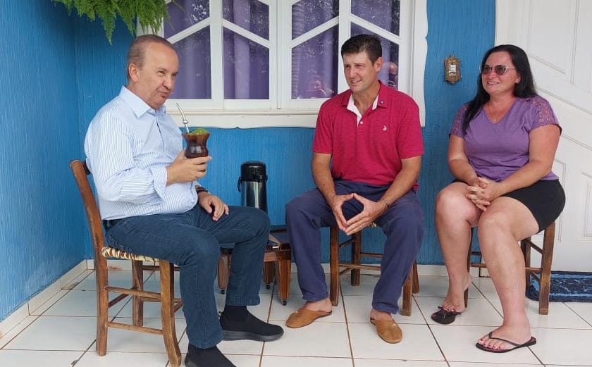 Governador visita propriedade rural em Pinhalzinho