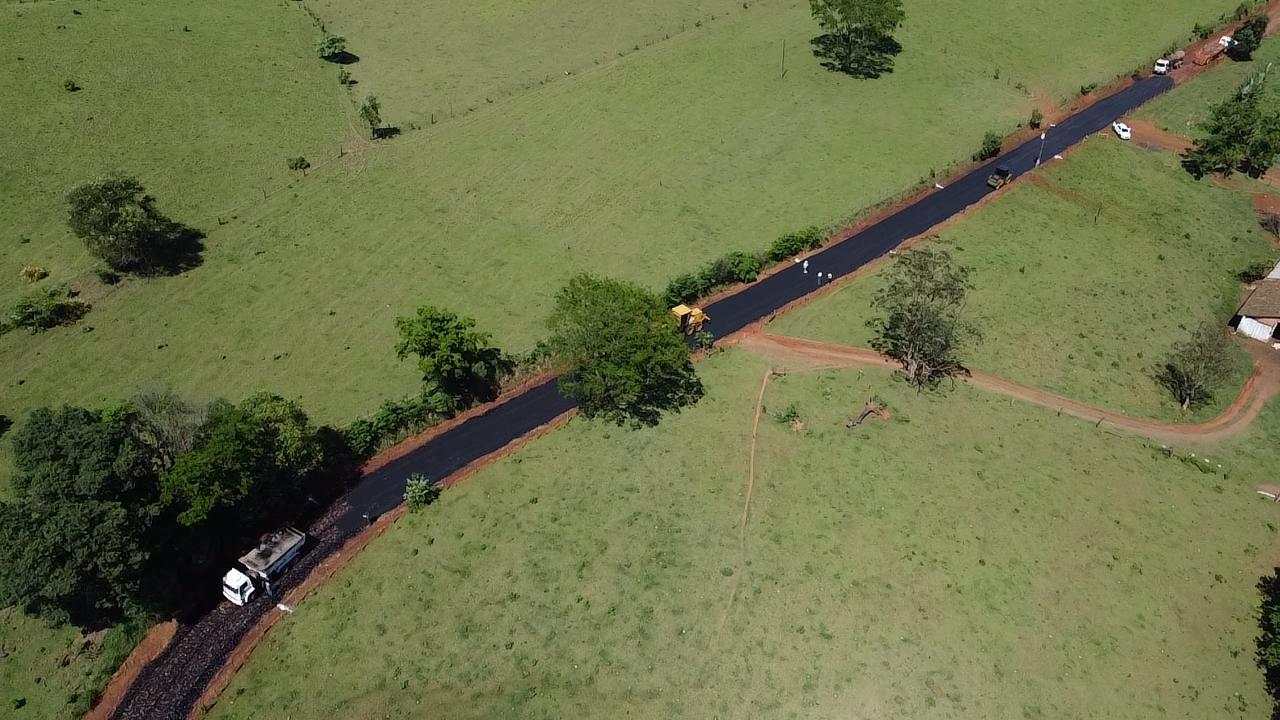 Prefeitura segue realizando reperfilamento asfáltico no interior