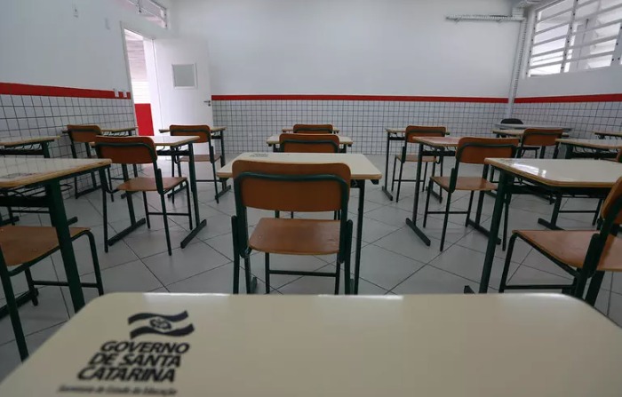 Concurso público em SC deve chamar mais de 10 mil profissionais da educação